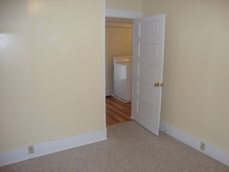 Back Bedroom toward Door. - 415 Oak Dr