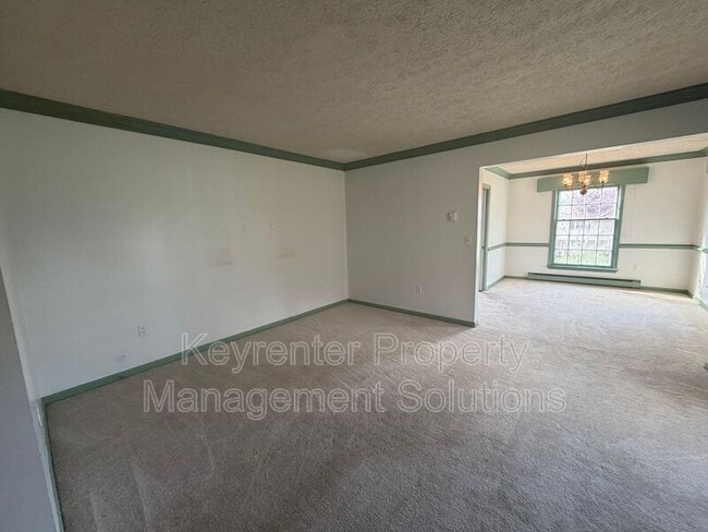 Building Photo - 907 Ladd Rd