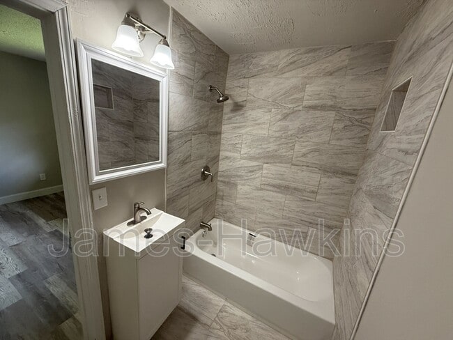 Building Photo - 2281 Wildwood Dr