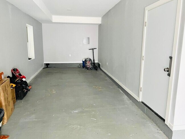 Building Photo - 114 Bleecker St