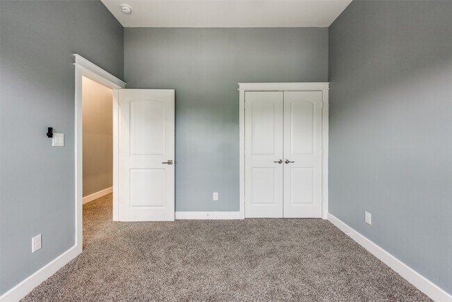 Building Photo - 4927 E Ridge Creek Dr