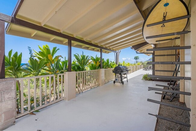 Building Photo - Completely Remodeled 3 Bed/3 Bath with Exp...