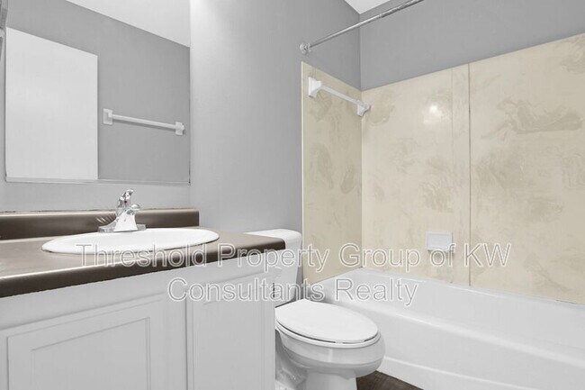 Building Photo - 2522-2524 Weyburn Road - 2524