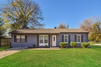 Building Photo - 2115 Fernbrook Dr NE