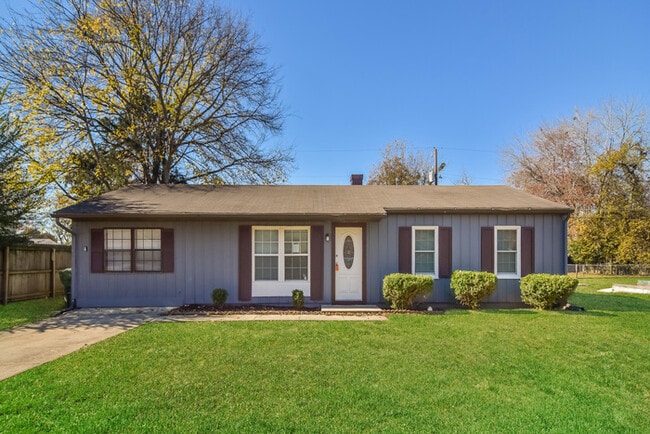 Primary Photo - 2115 Fernbrook Dr NE