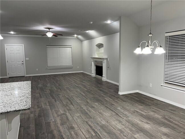 Building Photo - 1001 Tulip St