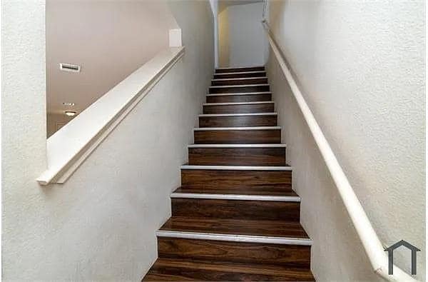 Building Photo - 4900 Meadow Trails Dr