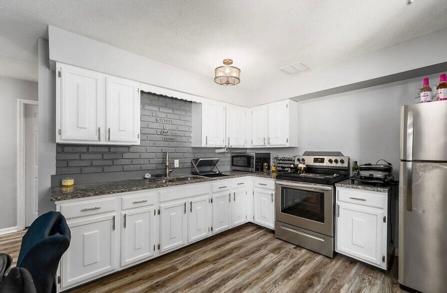 Building Photo - 5049 Gunston Dr