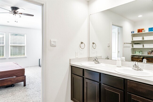 Building Photo - 21611 Flowering Gdn Ln