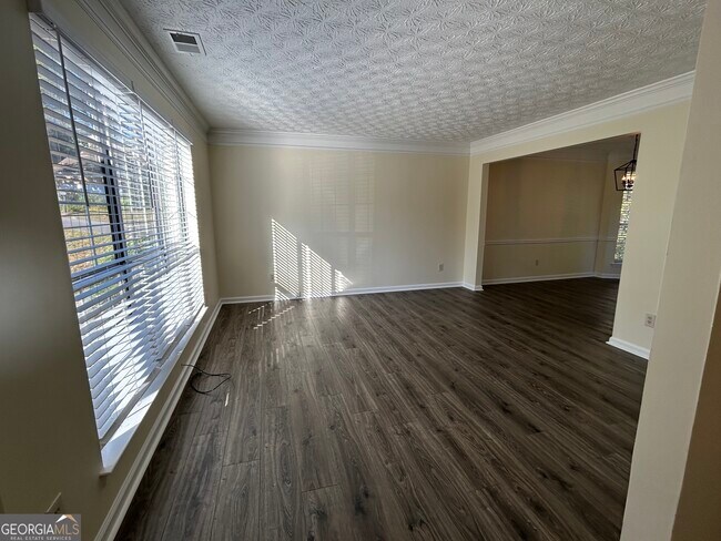 Building Photo - 4800 Streamside Dr
