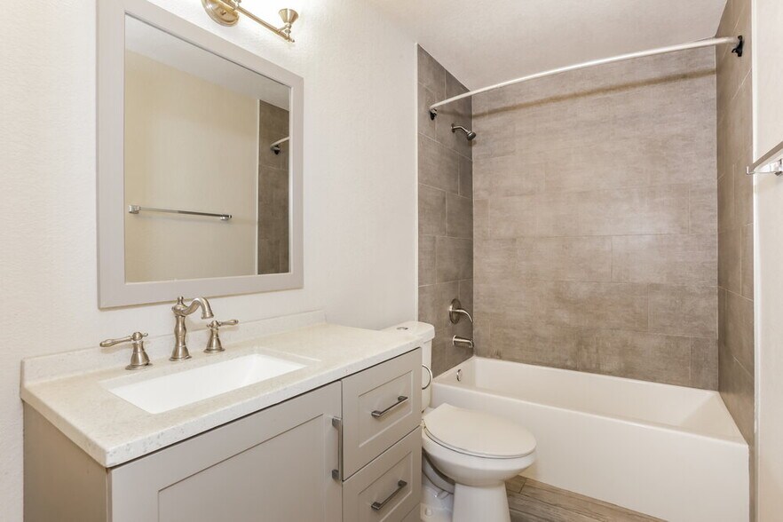 Building Photo - 1330 Heather Run Dr