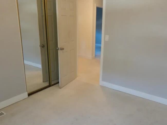 Building Photo - 400 Seville Pl