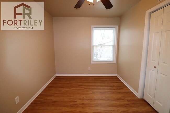 Building Photo - Spacious rental home!