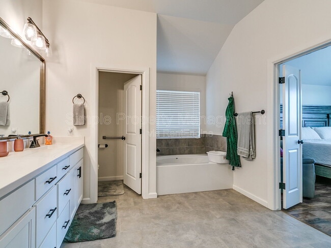 Building Photo - 18008 Jimenez Dr