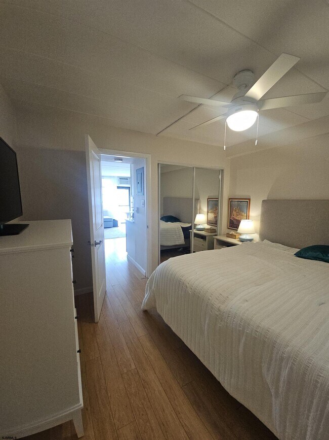 Building Photo - 9401 Pacific Ave