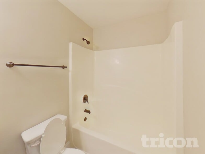 Building Photo - 910 Southfork Dr