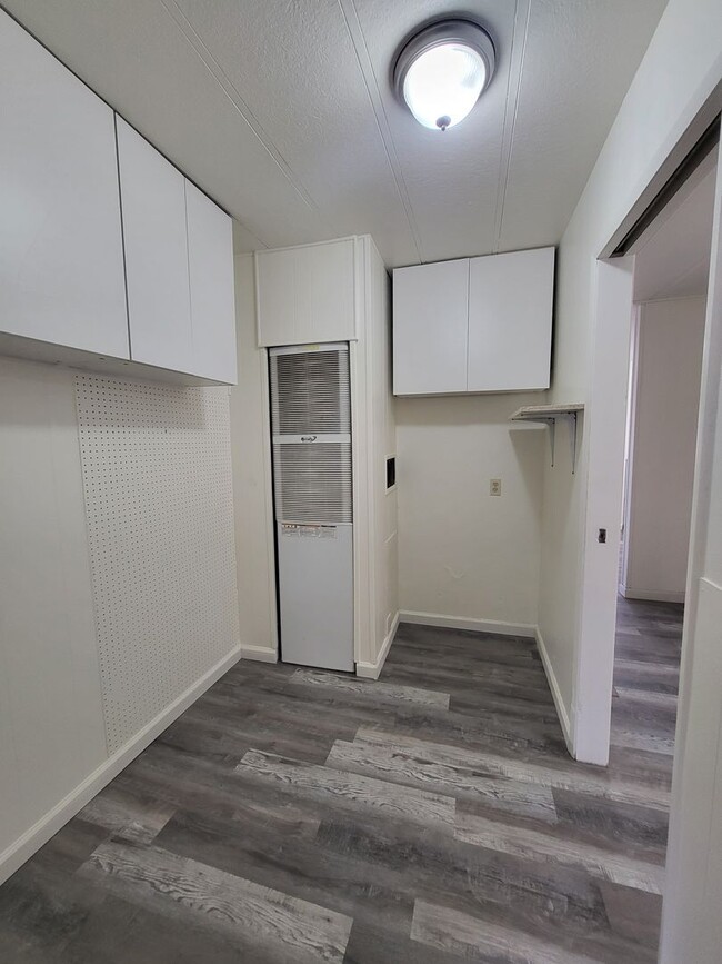 Building Photo - 2405 Kit Sierra Way