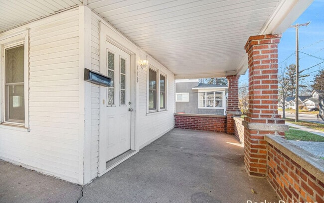 Building Photo - 778 Eleanor St NE