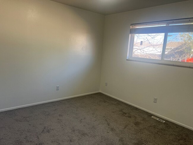 Building Photo - Lansing27