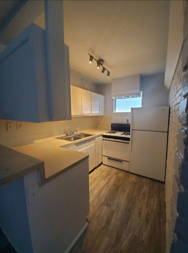 Building Photo - 1502 Allendale Rd