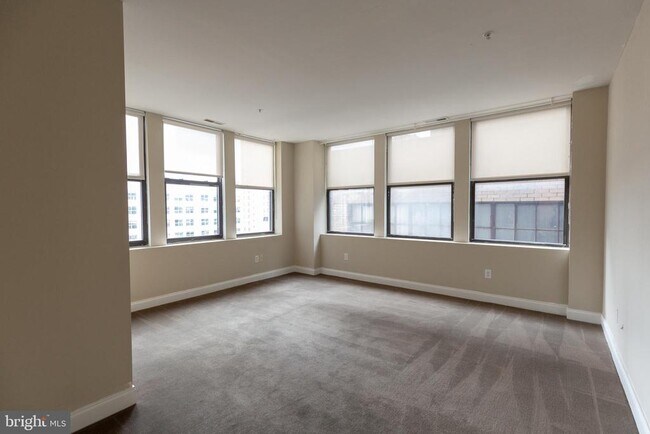 Building Photo - 220 S 16th St