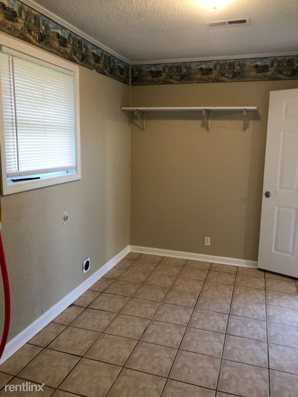 Building Photo - 3 br, 1 bath House - 21391 hwy 18 e