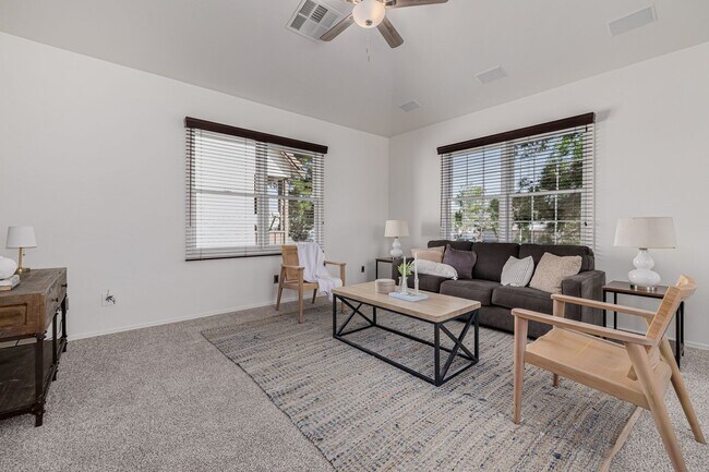 Building Photo - Newly updated townhouse with 2 car garage!