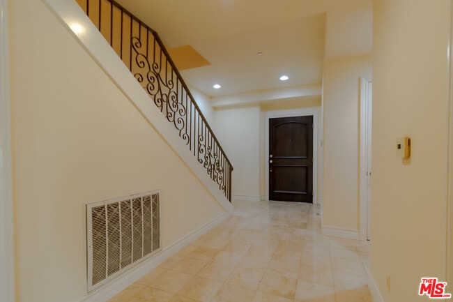 Building Photo - 132 Crescent Dr