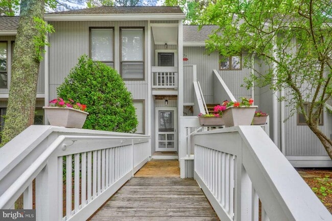 Building Photo - 39633 Round Robin Way