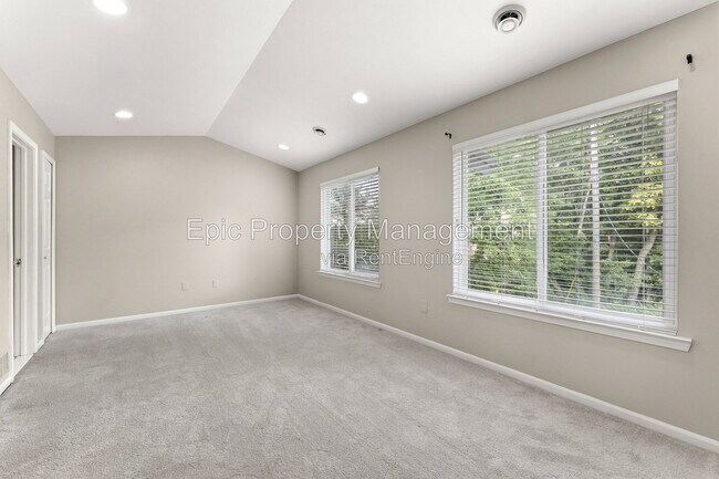 Building Photo - 473 N Hix Rd