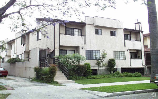 Building Photo - 920-922 E Harvard St