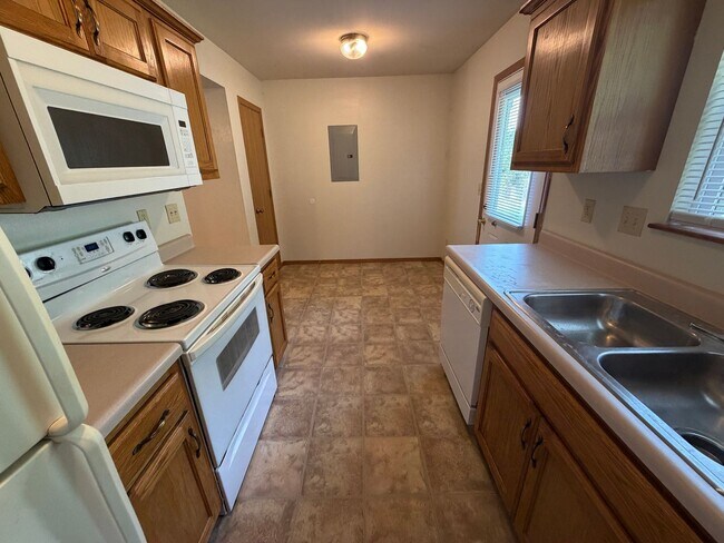 Building Photo - 20305 Skyview Dr
