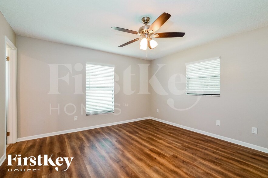 Building Photo - 1257 Poinsettia Dr