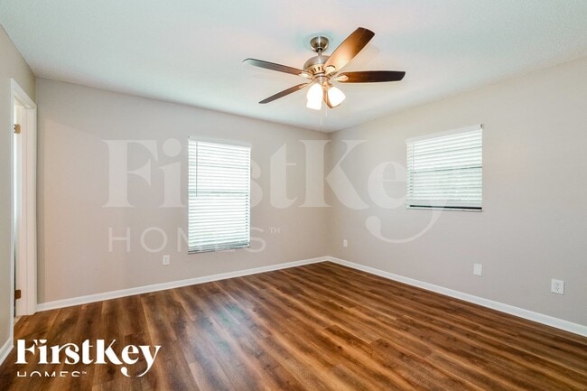 Building Photo - 1257 Poinsettia Dr