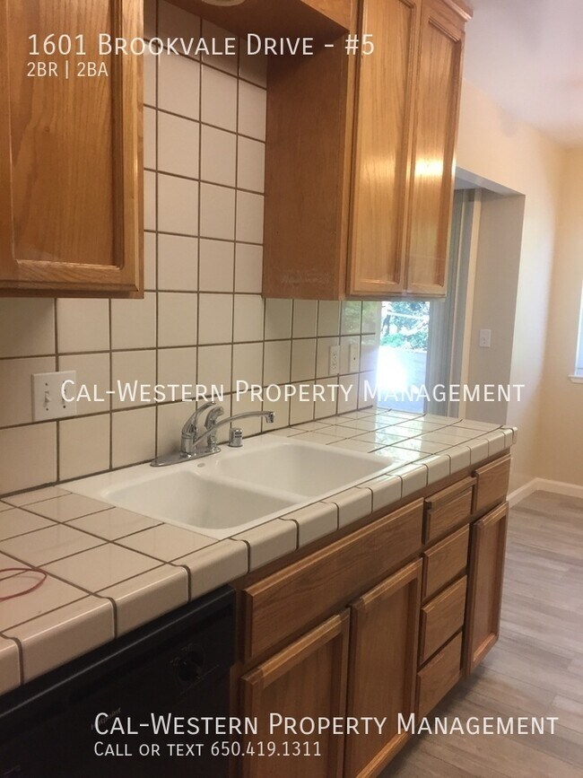 Building Photo - 1601 Brookvale Dr