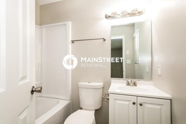 Building Photo - 3 Bedroom Pet-Friendly Home in Charlotte, NC with Main Street Renewal