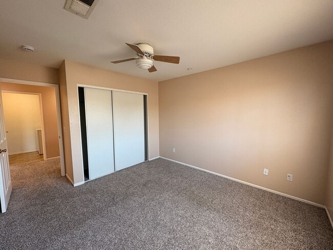 Building Photo - 4 Bed, 2.5 Bath in Riverside!