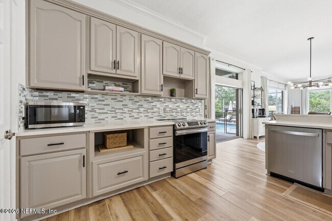 Building Photo - 3667 Cattail Dr S