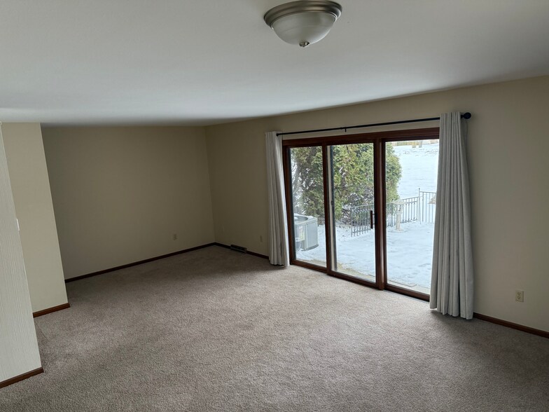 Living Room 3 - 1170 Bernath Pky