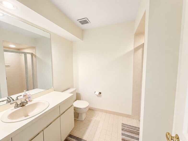 Second Bathroom - 14 Inverrary Pl