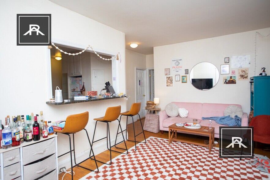 Building Photo - 62 Egmont St