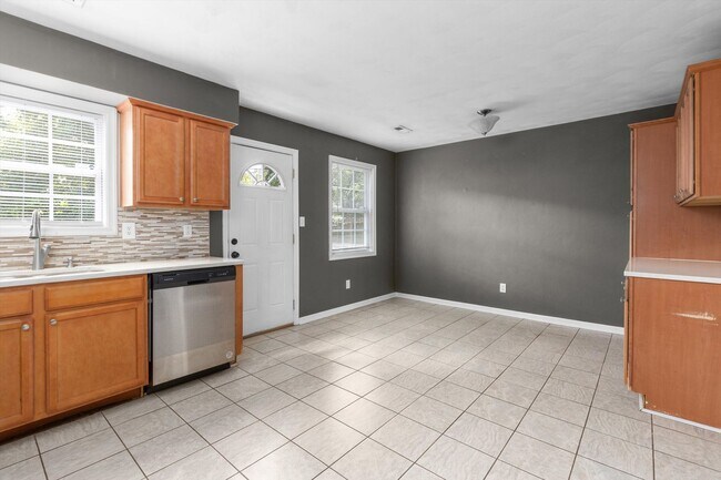 Building Photo - Stylish 3BR/2BA Single-Level Living in Nor...
