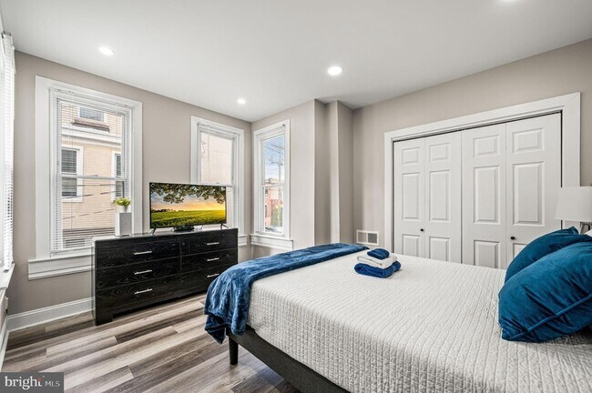 Building Photo - 930 N 30th St