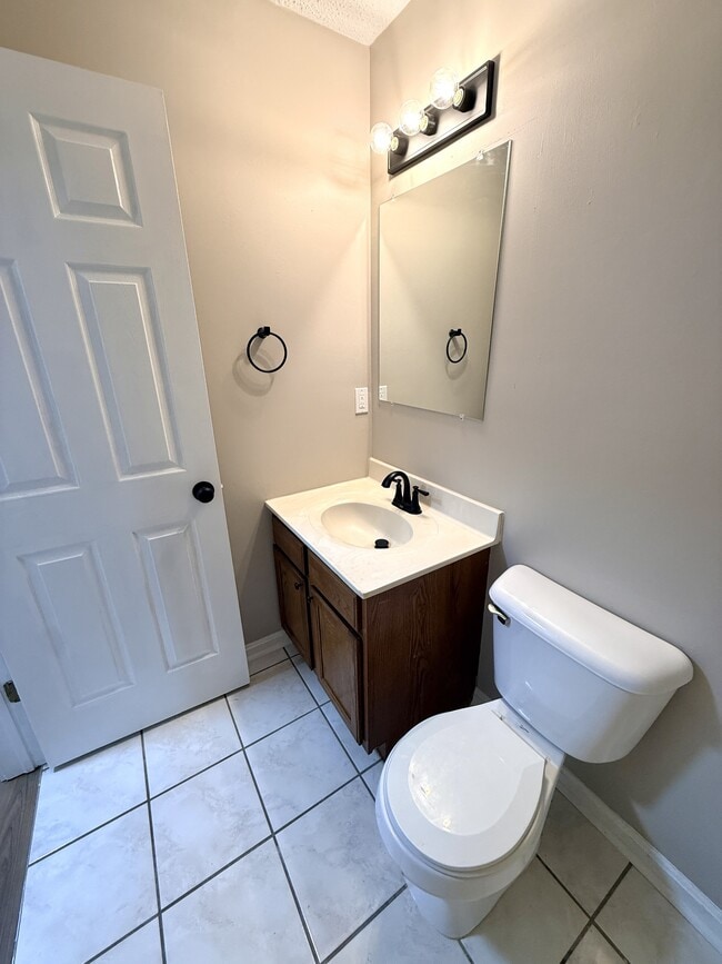 Building Photo - 705 Gordon Smith Blvd