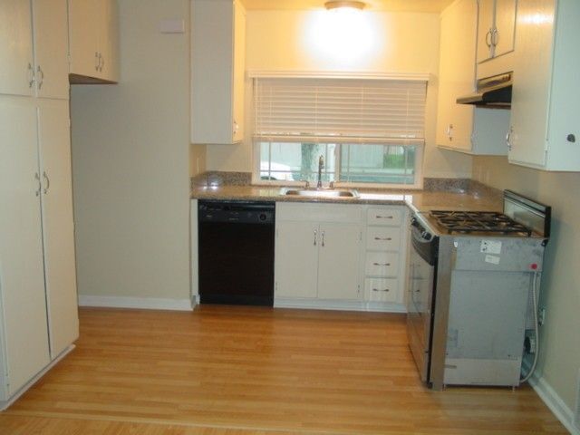 Building Photo - 9952 Vanguard Dr