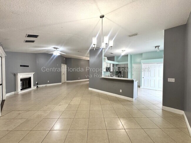 Building Photo - 8120 Lesia Cir