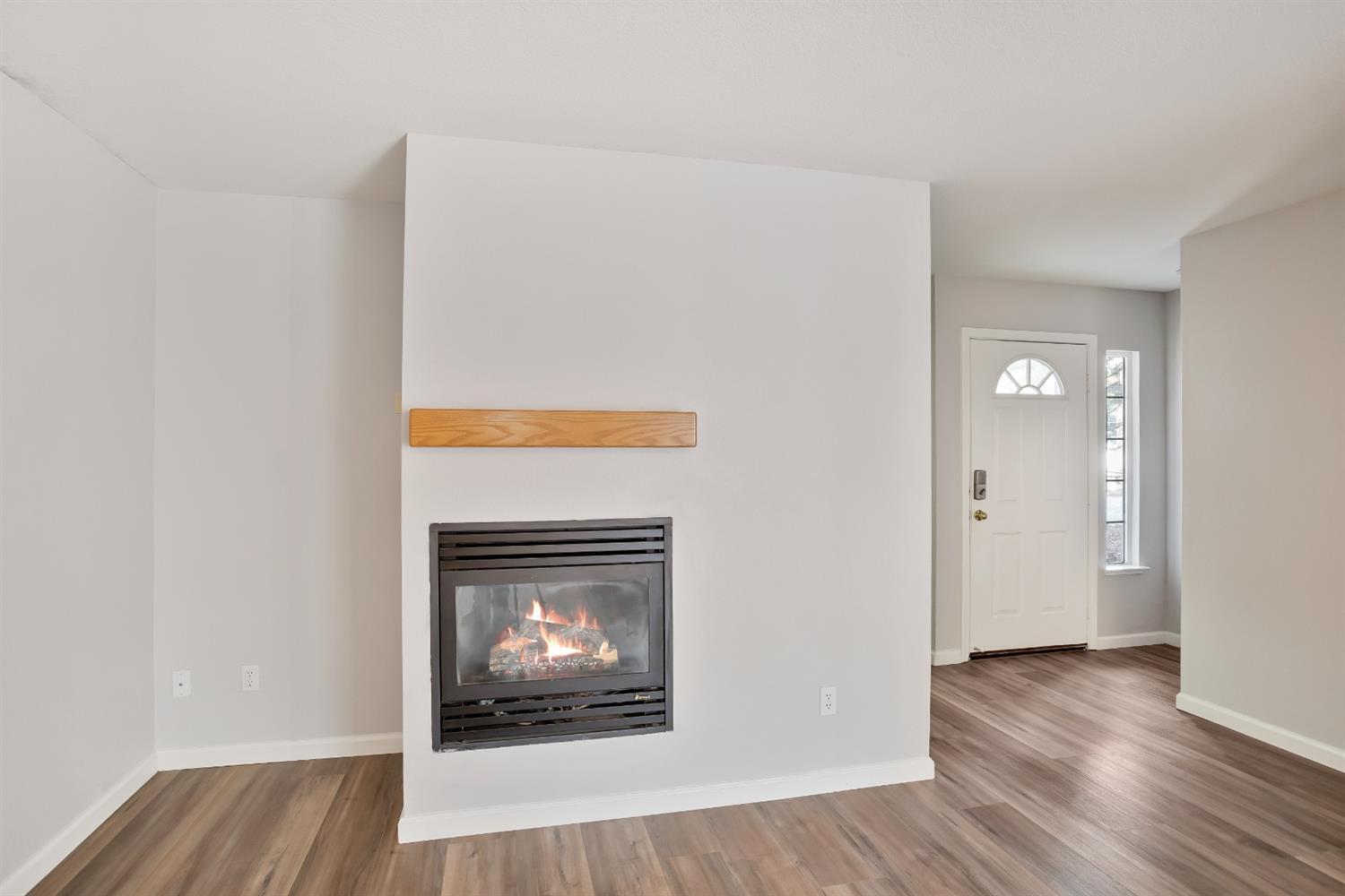 The view of the family room from the kitchen. - 3038 Courtside Dr