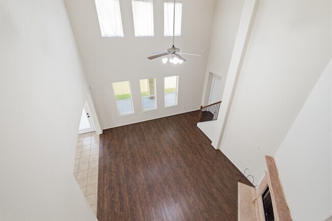 Building Photo - 2117 Rushing Spring Dr