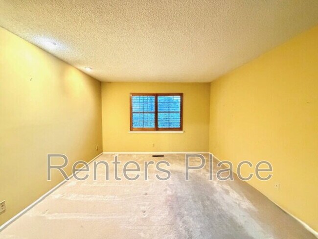 Building Photo - 5724 E 65th Pl