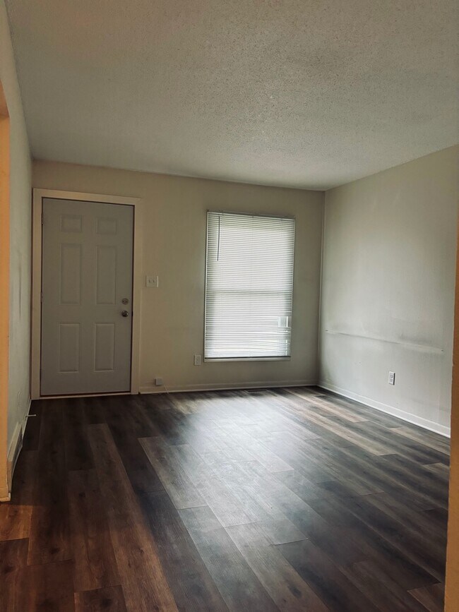 Building Photo - 935 Herold Ave